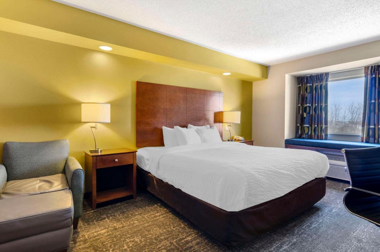 Hotel Clarion Pointe Staunton East Exterior foto