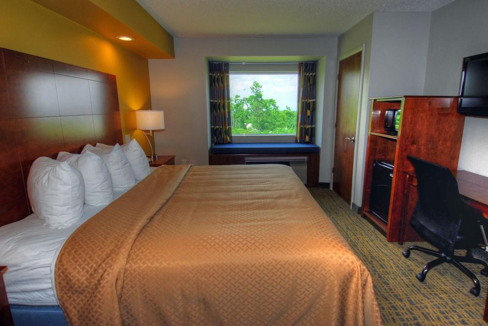 Hotel Clarion Pointe Staunton East Exterior foto