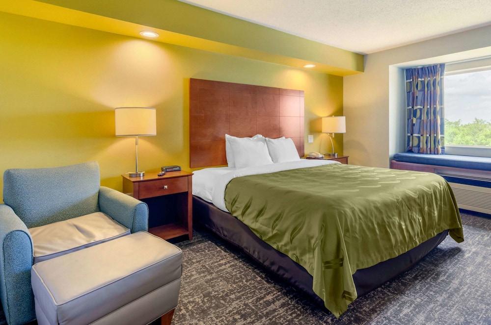 Hotel Clarion Pointe Staunton East Exterior foto