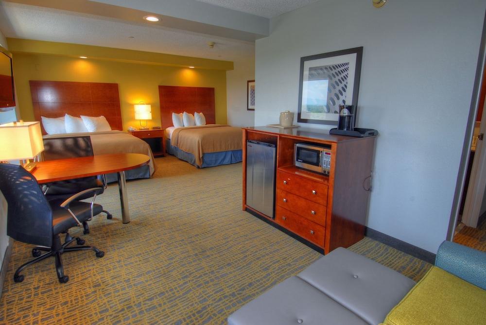 Hotel Clarion Pointe Staunton East Exterior foto