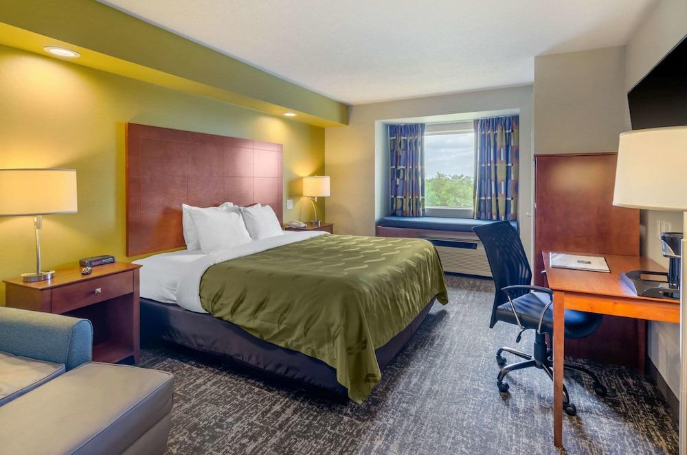 Hotel Clarion Pointe Staunton East Exterior foto